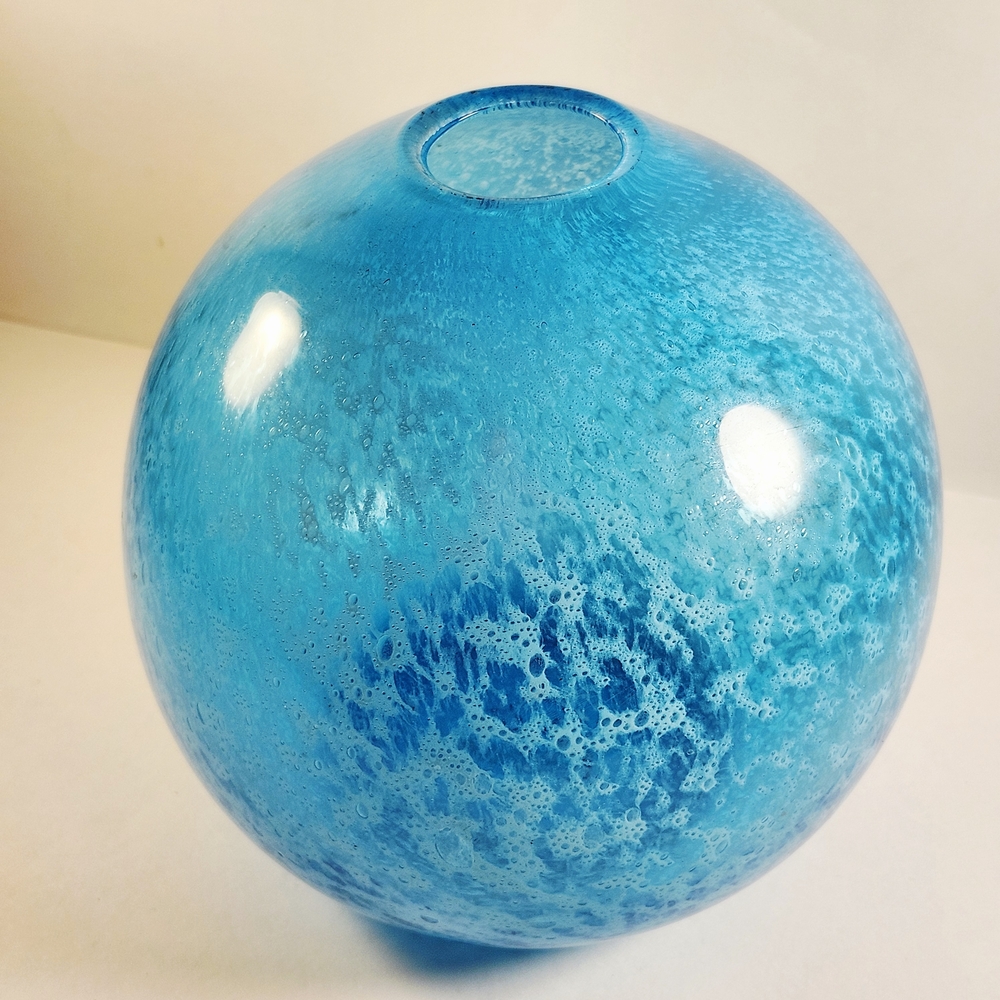 Vintage sky blue pulegoso art glass vase